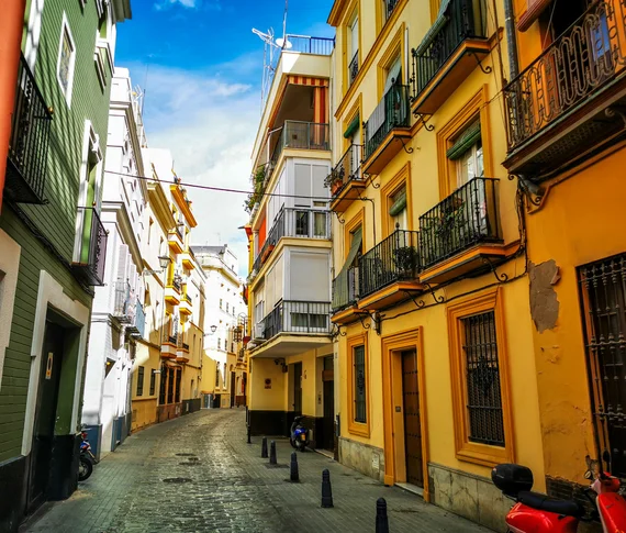 Narrow street in Sevilla's old town