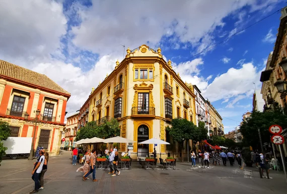 Corner building in Sevilla's historic center