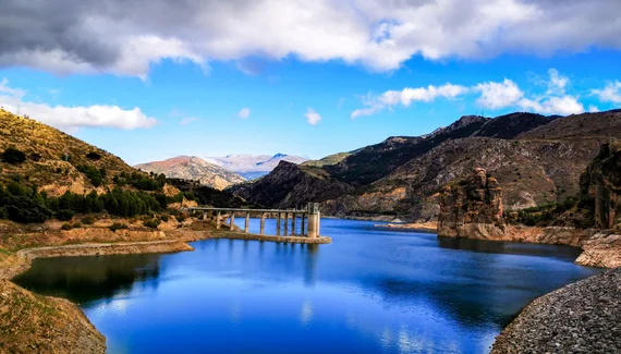 Sierra Nevada reservoir, colors that don't look real