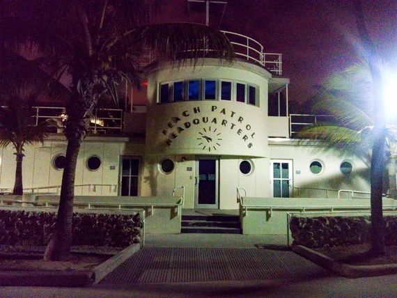 Ocean Drive at night, neon lights and passing cars